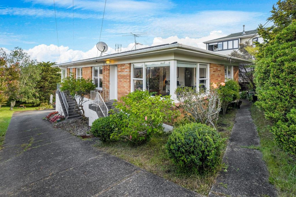 Sold 1/58 Arran Road, Browns Bay realestate.co.nz