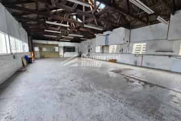 Automotive Warehouse & Yard