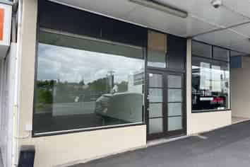 Road front retail 