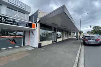Road front retail 