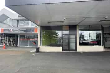 Road front retail 