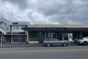 Road front retail 