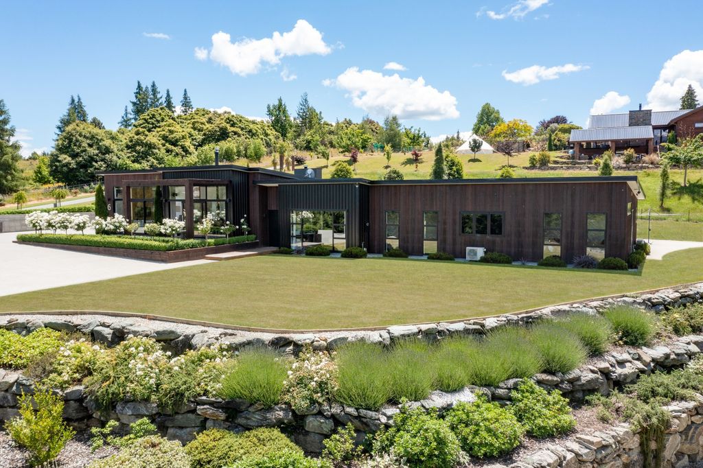 Property value 6 Wineberry Lane, Wanaka realestate.co.nz
