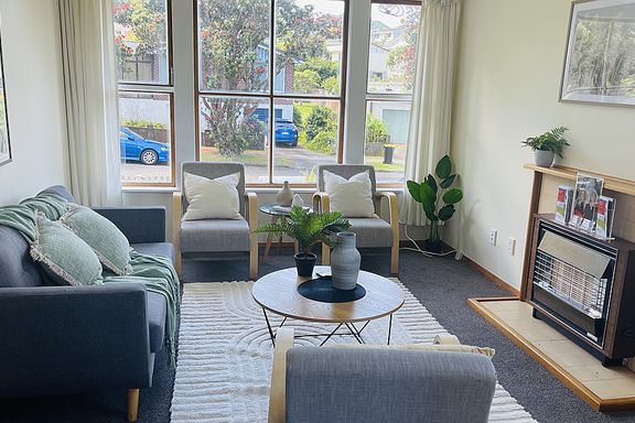 Property value - 70 Franklyn Road, Tawa - realestate.co.nz