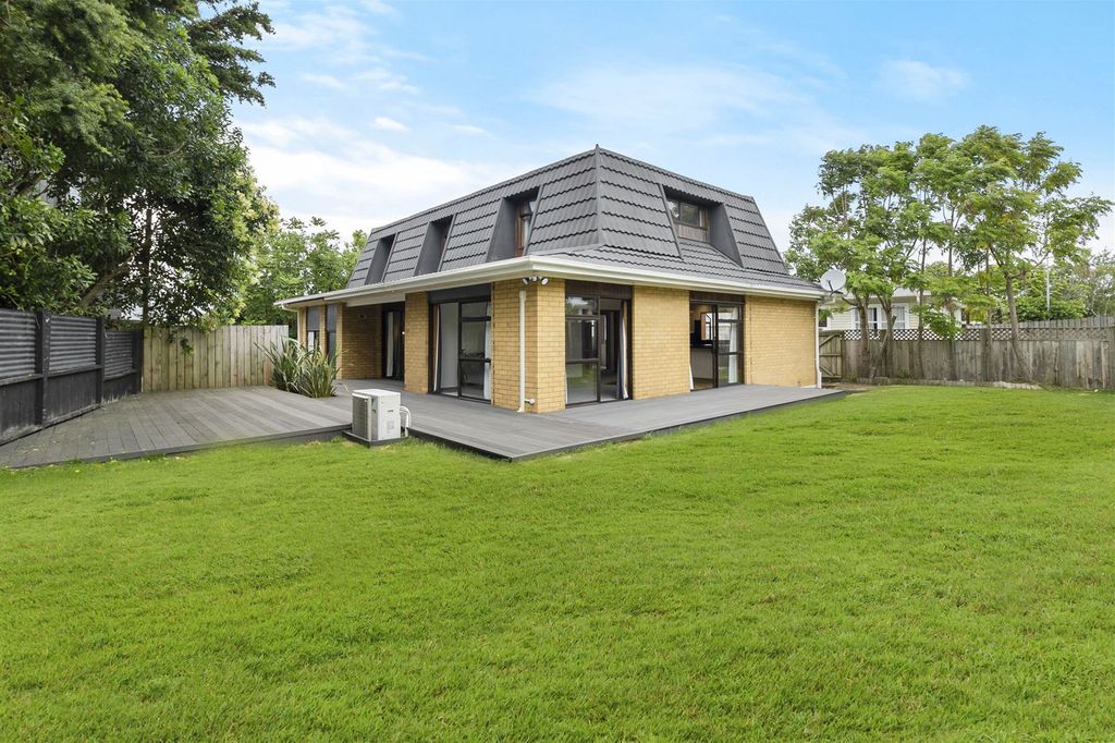 Property value 1/9 Gloria Avenue, Te Atatu Peninsula realestate.co.nz