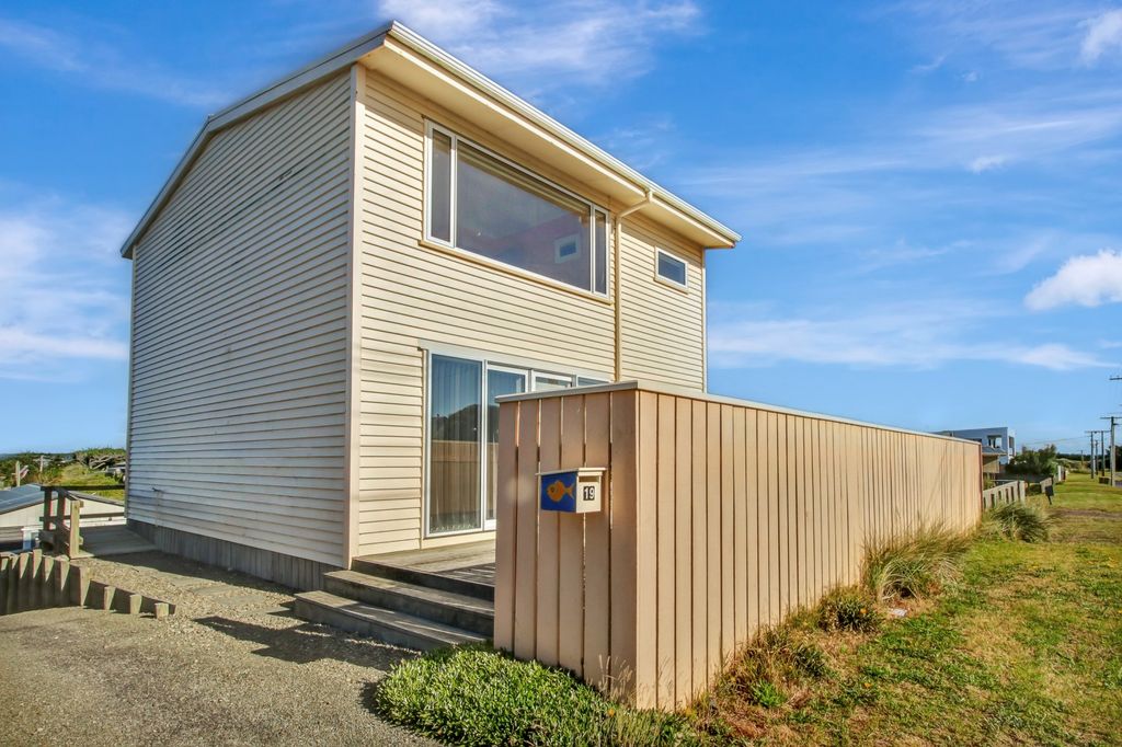 Property value 19 Marine Parade South, Foxton Beach realestate.co.nz