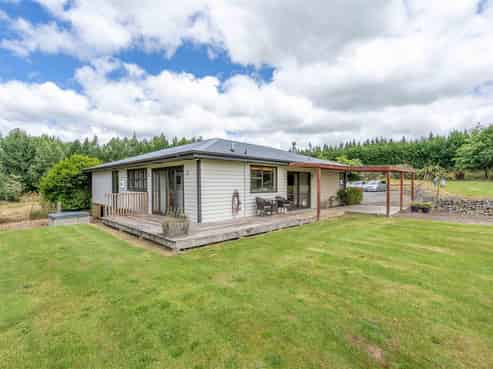 461 Mill Road North, Roslyn Bush