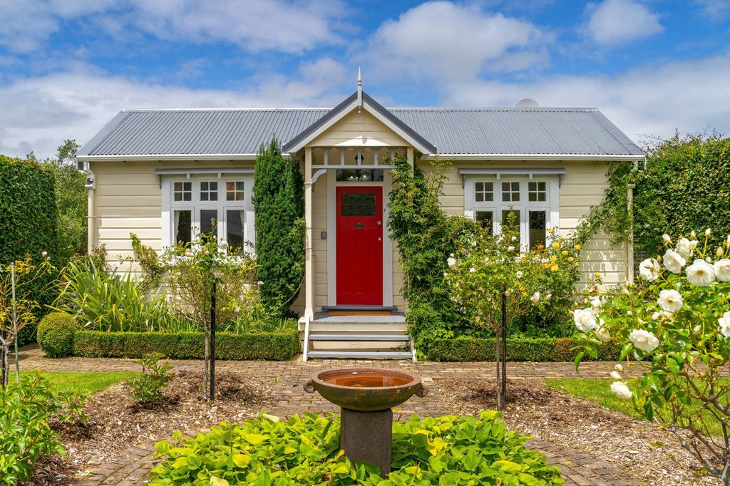 Property value 120 Regent Street, Martinborough realestate.co.nz