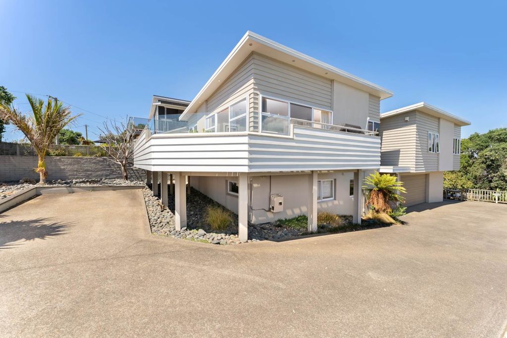 Property value 1317 Whangaparaoa Road, Army Bay realestate.co.nz