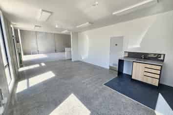 High spec warehouses at Riverhead 