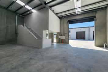 High spec warehouses at Riverhead 