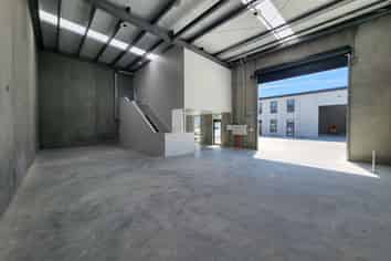 High spec warehouses at Riverhead 
