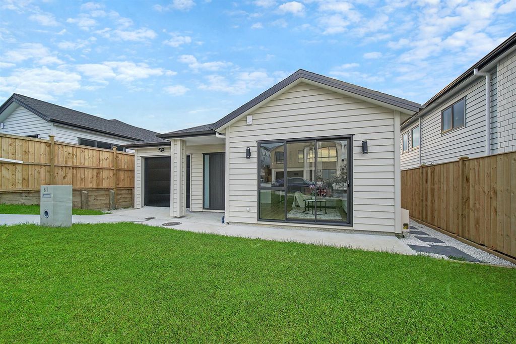 Property value 61 Drumbuoy Drive, Flat Bush realestate.co.nz