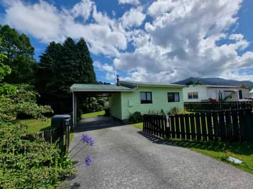 661 Taylorville Road, Taylorville