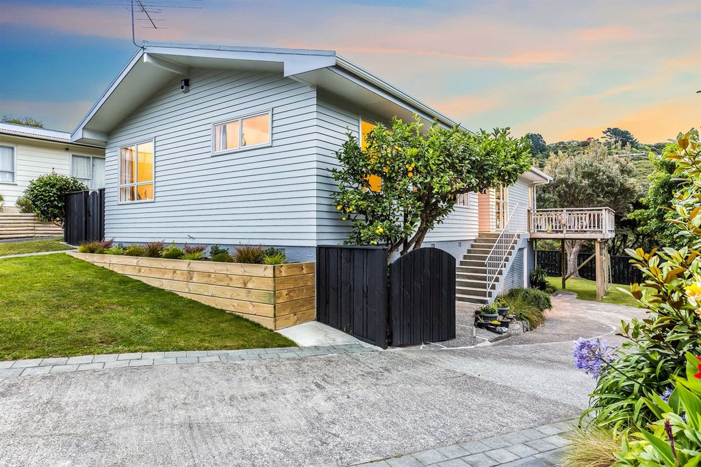 Property value 17 Carvel Lane, Whitby realestate.co.nz