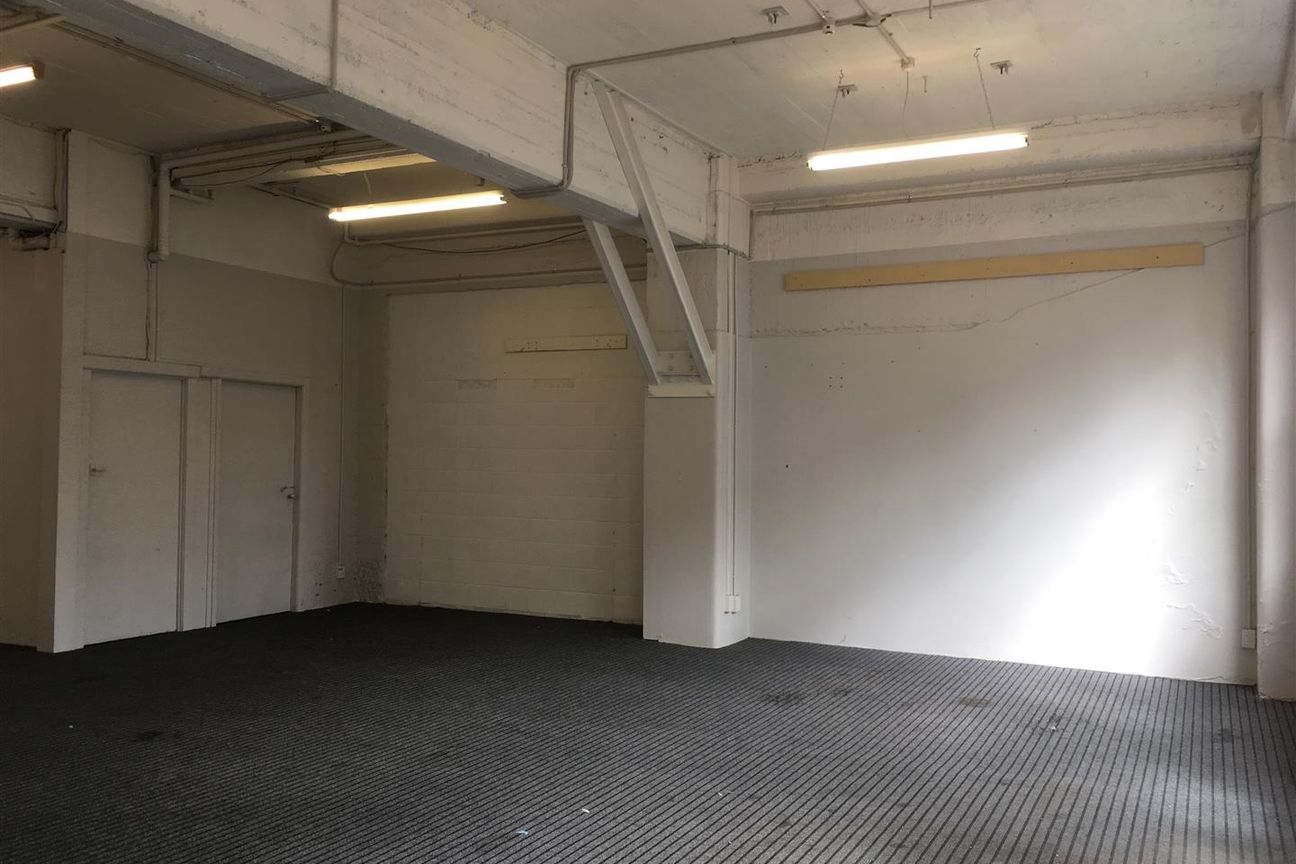 Could be Showroom / Retail / Office - Daugiau