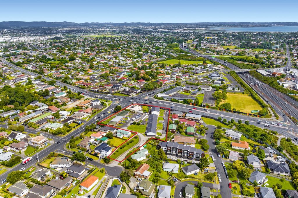 Property value 320 Richardson Road, Mount Roskill realestate.co.nz