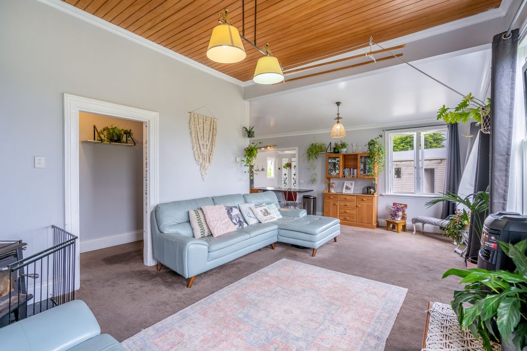 Property value 10 Whitelaw Road, Waianiwa realestate.co.nz