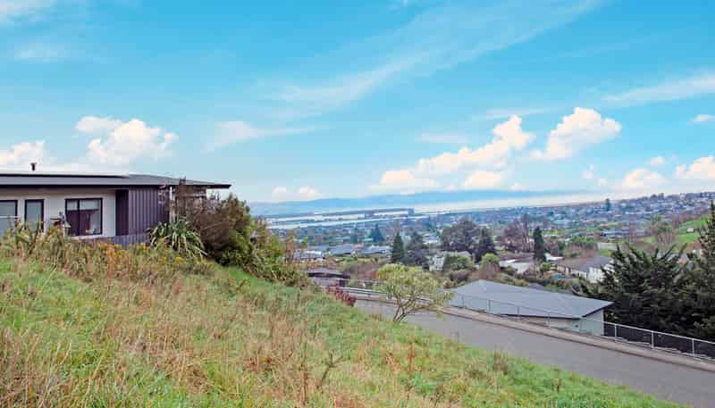 14 Woodford Lane, STOKE