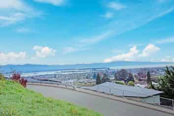 14 Woodford Lane, STOKE