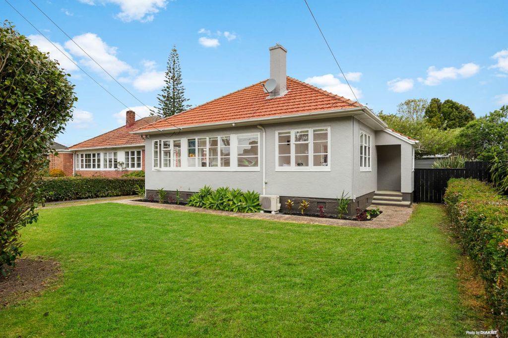 Property value 24 Riversdale Road, Avondale realestate.co.nz