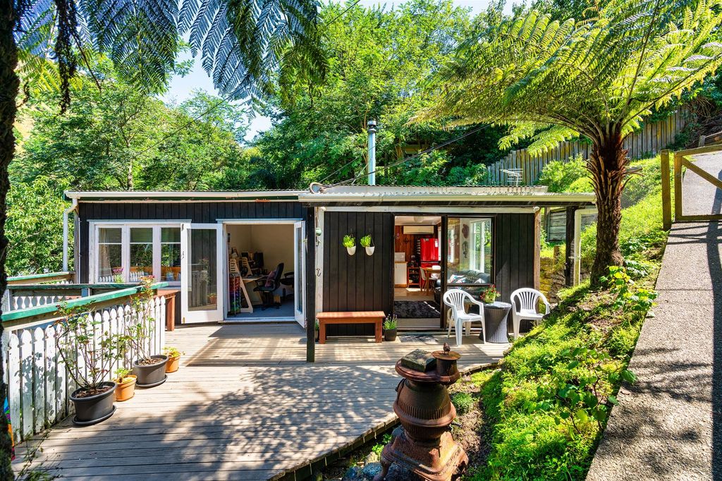 Property value 56 Tilley Road, Paekakariki realestate.co.nz