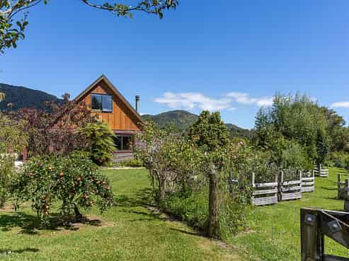 20 Onekaka Iron Works Road, Onekaka