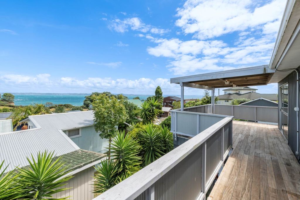 Property value 1286 Whangaparaoa Road, Army Bay realestate.co.nz
