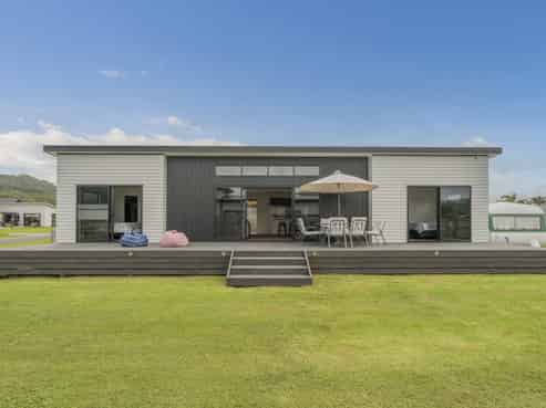 16 Navigation Drive, Cooks Beach