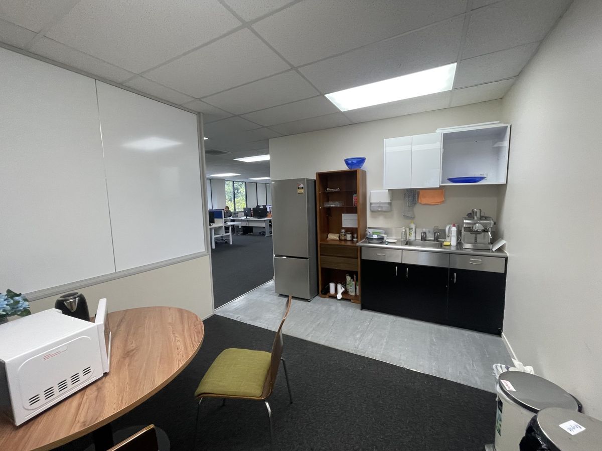 First Floor Office on Rosebank Road - Mehr
