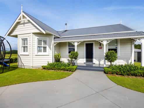 200 Egmont Road, Hillsborough