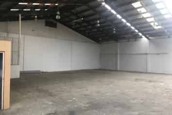 Prime Location Large Volume Warehouse 