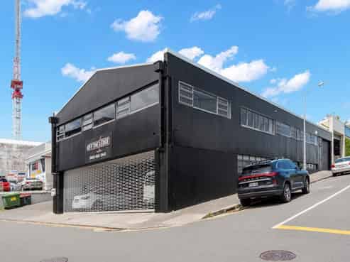 Vacant Possession - Eden Tce Live/Work Warehouse