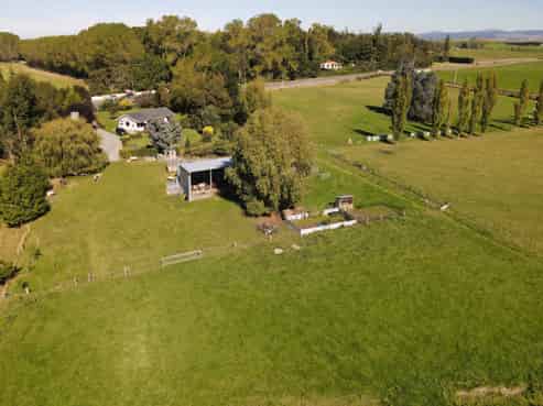 560 Alma-maheno Road, Deborah