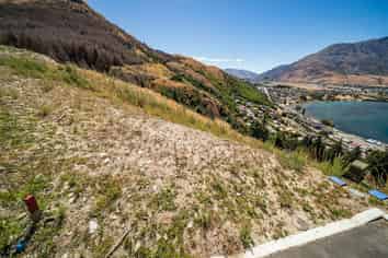 6 Lobb Lane, Queenstown Hill