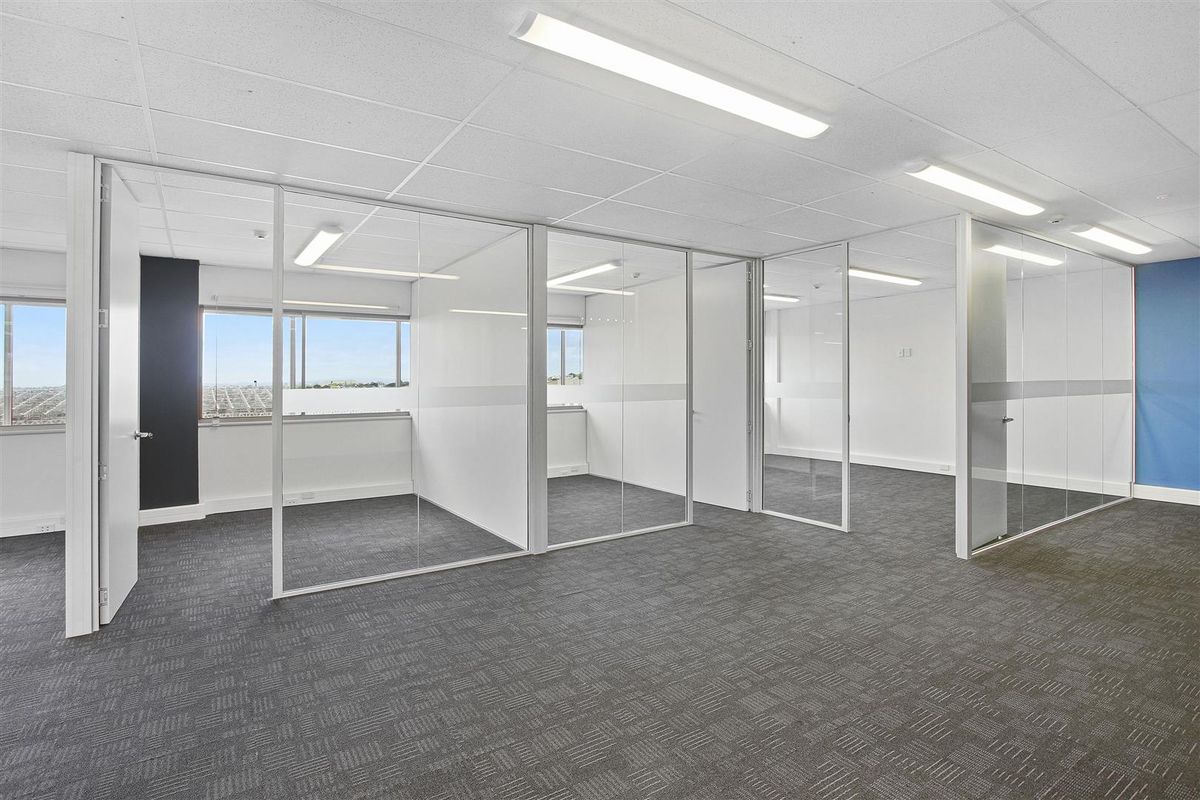 CBRE - Top Floor Newmarket Office - Ansicht 2