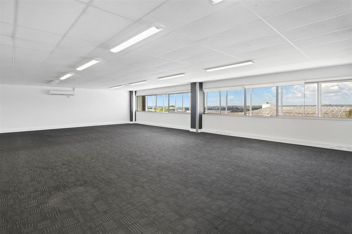CBRE - Top Floor Newmarket Office - Ansicht 6
