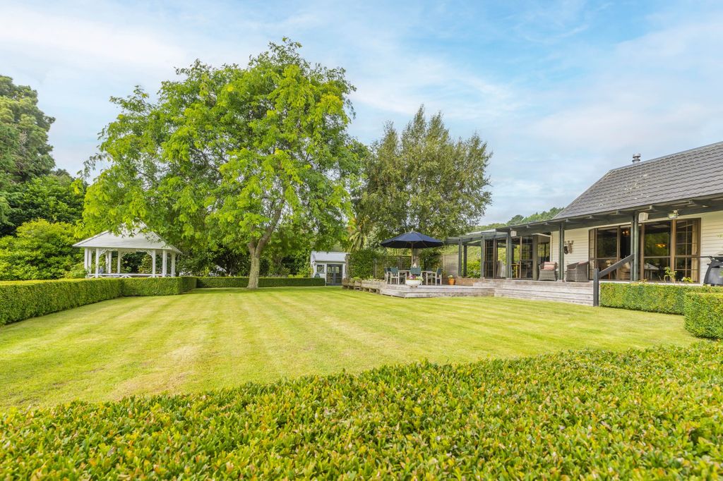 Property value 114 Main Road South, Raumati Beach realestate.co.nz