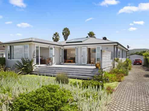 867 East Coast Road, Kaiaua