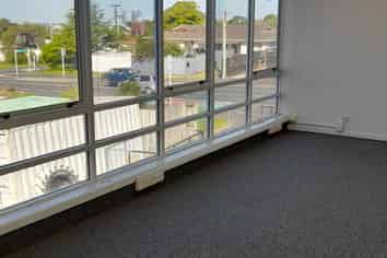Refurbished BIRKENHEAD Office 270m2 & 8 parks