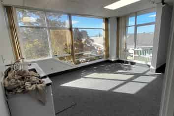 Refurbished BIRKENHEAD Office 270m2 & 8 parks