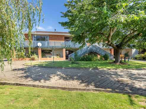 147 East Road, Ascot