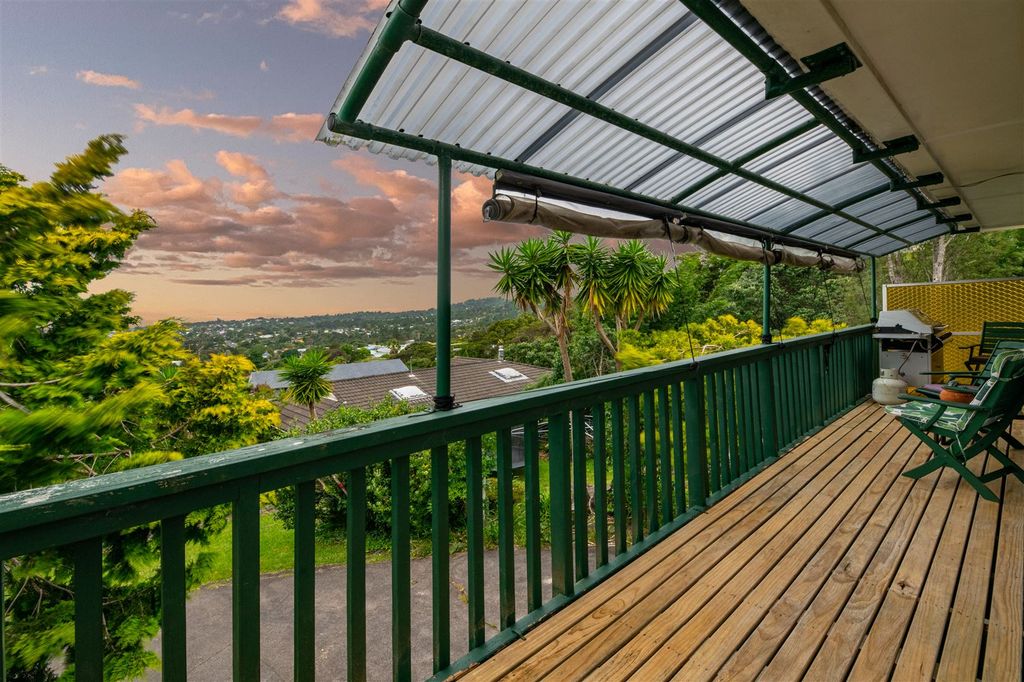 Property value 48 Shetland Street, Glen Eden realestate.co.nz