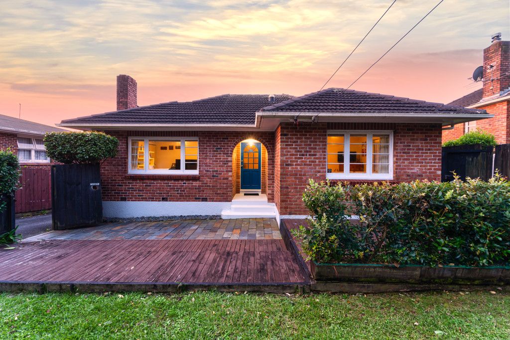 Sold 103 Kinross Street, Blockhouse Bay realestate.co.nz