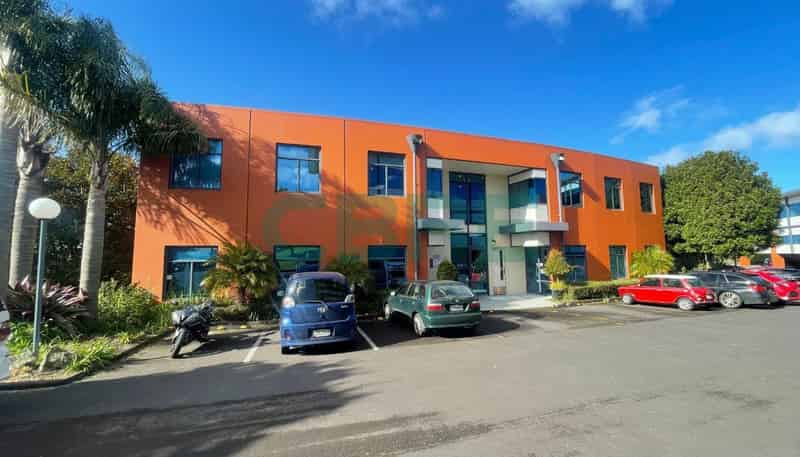  4 Pacific Rise, Mount Wellington