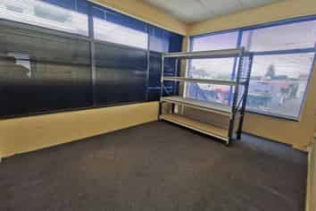 Tidy Level 1 Office Space For Lease