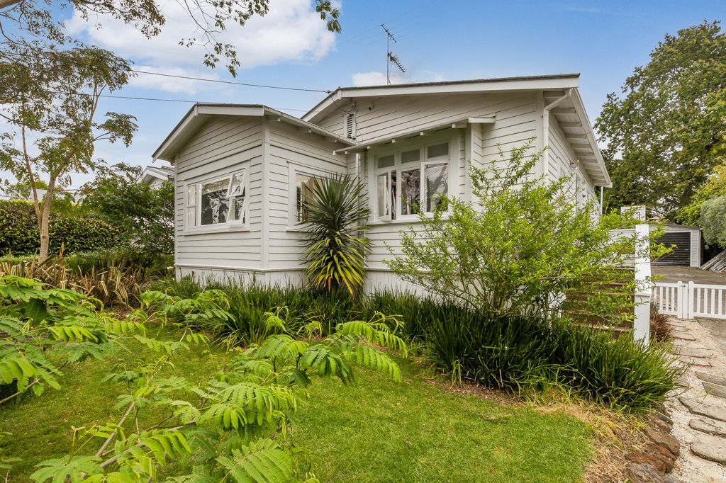 Property value 52 Kiwi Road, Point Chevalier realestate.co.nz