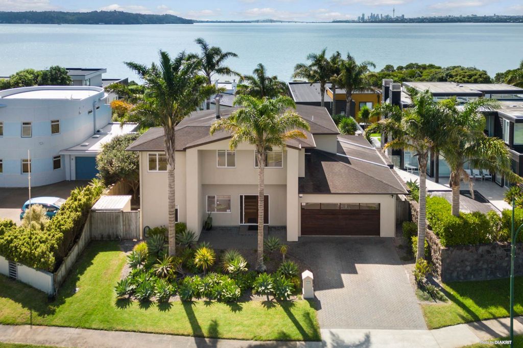 Property value 15 Matau Rise, Te Atatu Peninsula realestate.co.nz