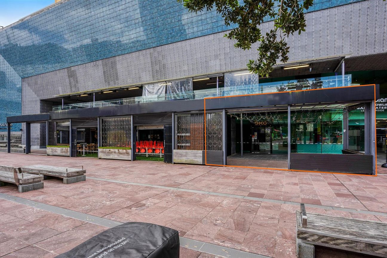F&B on Queen St with Outdoor Seating - Vista 5