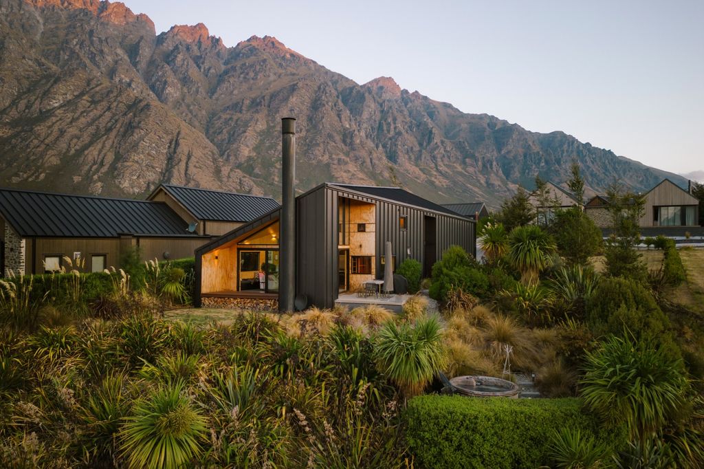 Property value 14 Caithness Court, Jacks Point realestate.co.nz